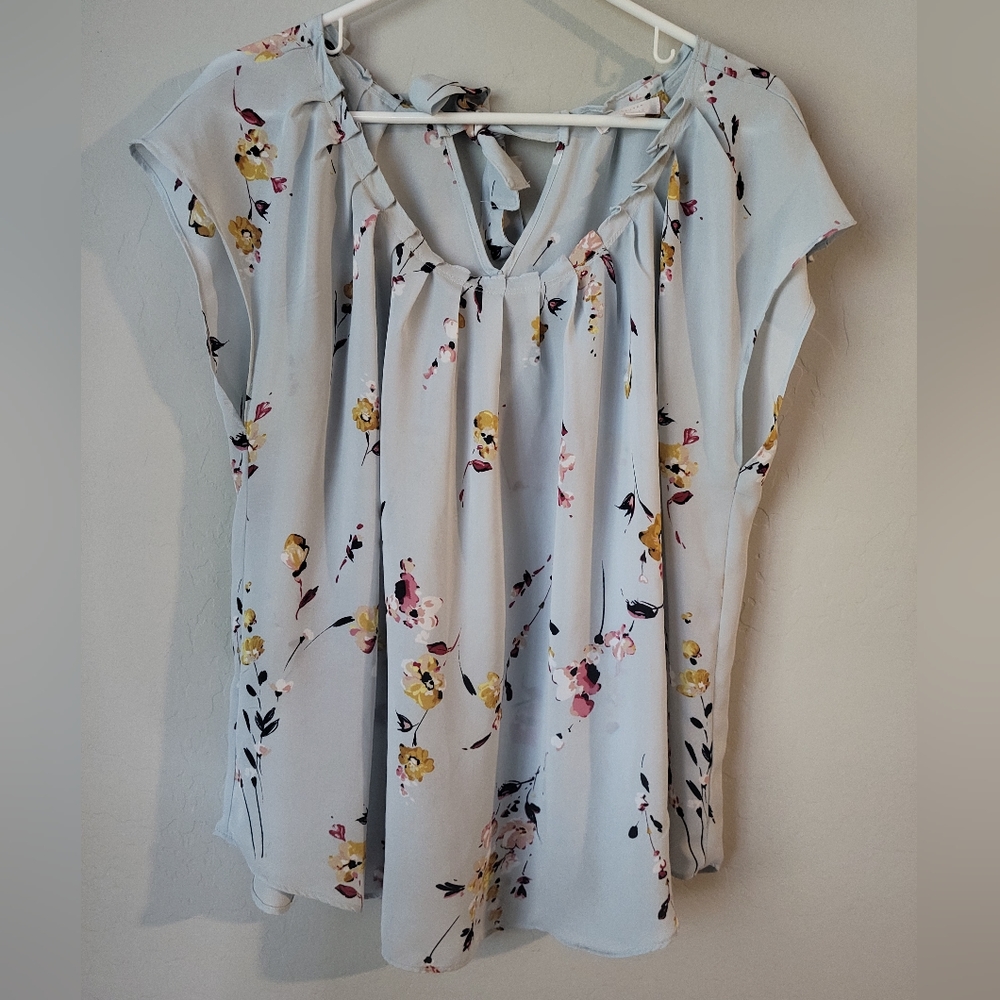 Lauren Conrad Light Blue Floral Top Size XXL